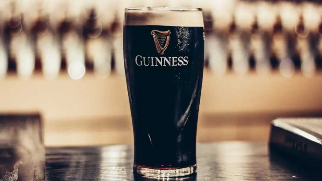 Cerveja Guinness no copo