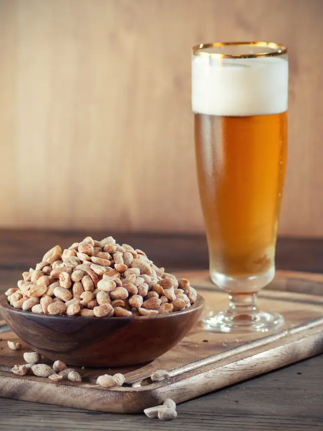 Você sabe por que o amendoim “dança” dentro da cerveja? Entenda