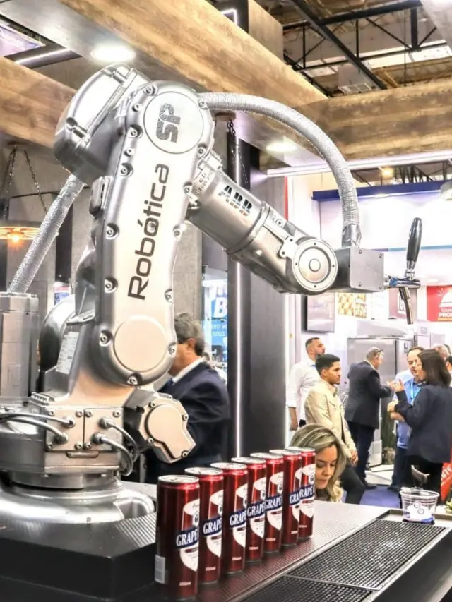 Oktoberfest Blumenau terá robô que serve cerveja. Confira